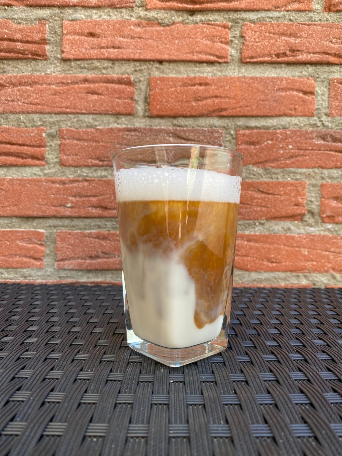 How to Make an Almond Milk Latte in Just 5 Minutes (2024)